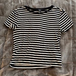 Cropped tee